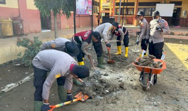 Polri-dan-Warga-Bersinergi-Pulihkan-Pascabanjir-di-Pidie-Jaya